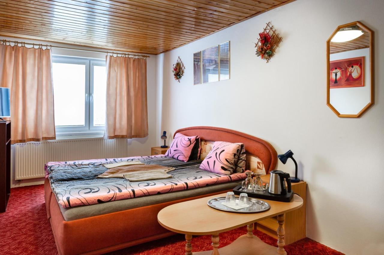 Penzion Rozalia Hotell Košice Exteriör bild