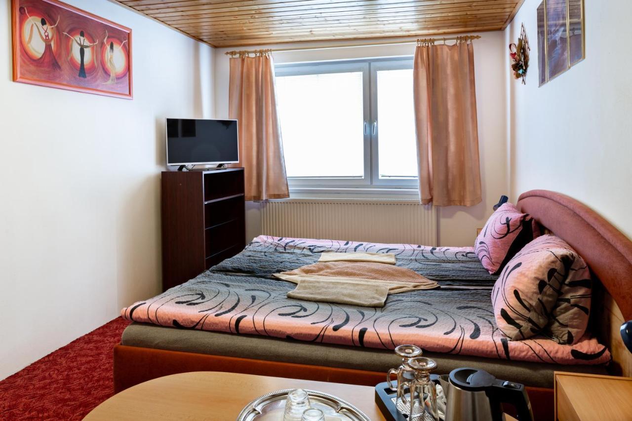 Penzion Rozalia Hotell Košice Exteriör bild